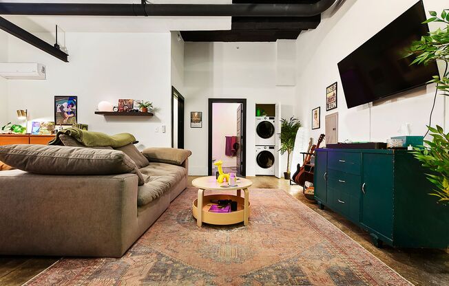 1 bed, 1 bath, 400 sqft, $1,350, Unit Schwab Industrial-001