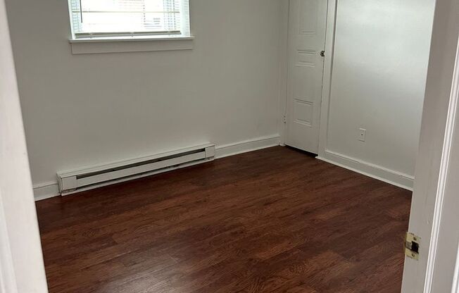 2 beds, 1 bath, $1,250, Unit Apt. 6