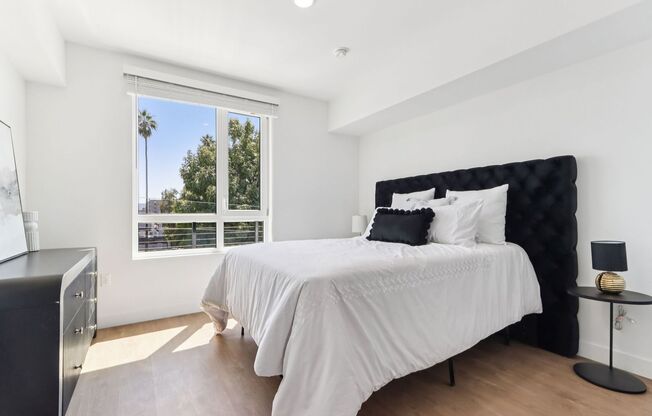 2 beds, 2 baths, 879 sqft, $3,225, Unit 625