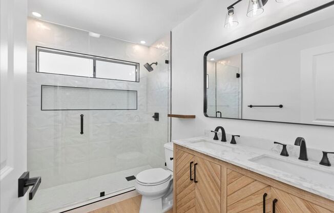 Modern 4 Bed / 2 Bath Near SDSU with Private Balcony and In-Unit Laundry