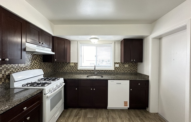 1304 306 CAROL ST