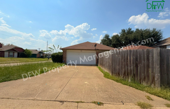 Charming Corner-Lot 2-Bedroom Home For Lease in Mesquite!