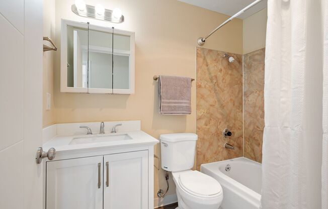 2 beds, 1 bath, 765 sqft, $2,395, Unit 301