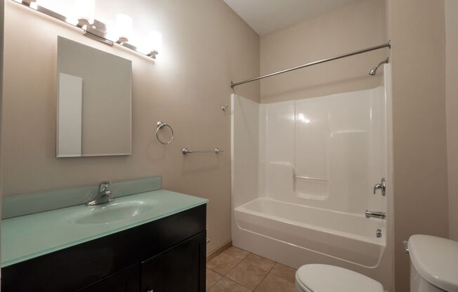 2 beds, 2 baths, 1,125 sqft, $2,120, Unit L19