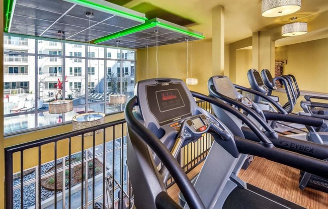 Apartments near Love Field Airport with Gym and Cardio Machines