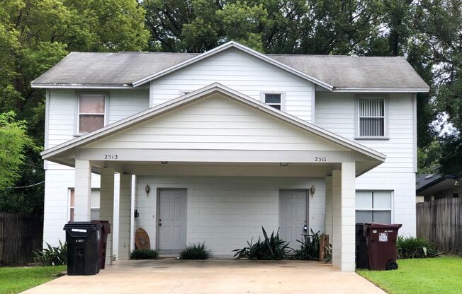 Cozy 2/2.5 Spacious Townhome with 2 Master Suites Located in College Park - Orlando!