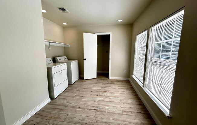 8 beds, 3 baths, $10,400, Unit House