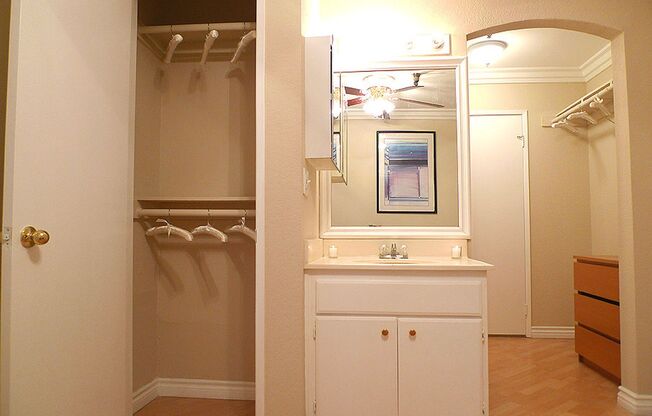 2 beds, 2 baths, 910 sqft, $2,595, Unit 410