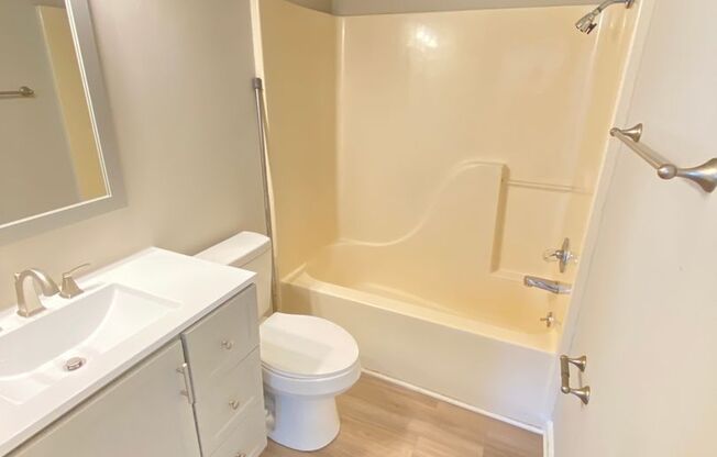 2 beds, 2 baths, 1,055 sqft, $1,250, Unit 1402