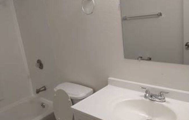 2 beds, 1 bath, 875 sqft, $1,650, Unit 43