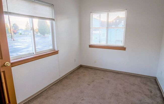 2 beds, 1 bath, $1,200, Unit B