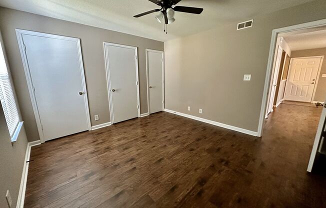 2 beds, 1 bath, 800 sqft, $925, Unit F