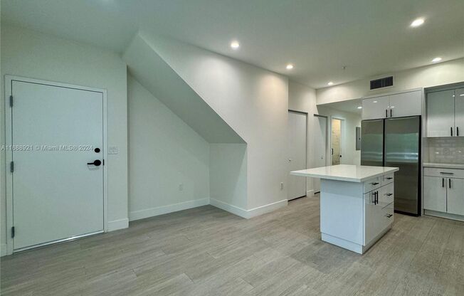 3 beds, 2 baths, 1,000 sqft, $3,600, Unit 1786 SW 9th St apt2 (A11688921)