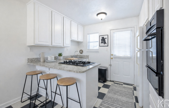 2 beds, 1 bath, 950 sqft, $1,295, Unit 10