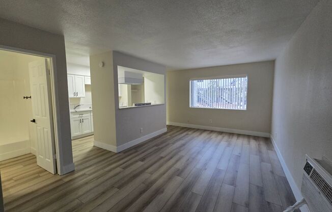 Studio, 1 bath, 400 sqft, $995, Unit 19