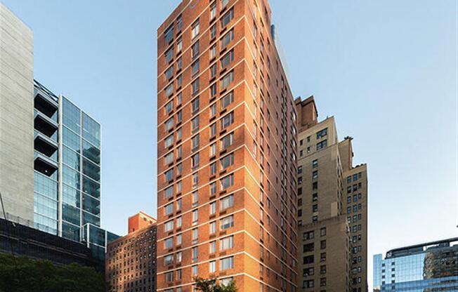 1 bed, 1 bath, $4,205, Unit 17D