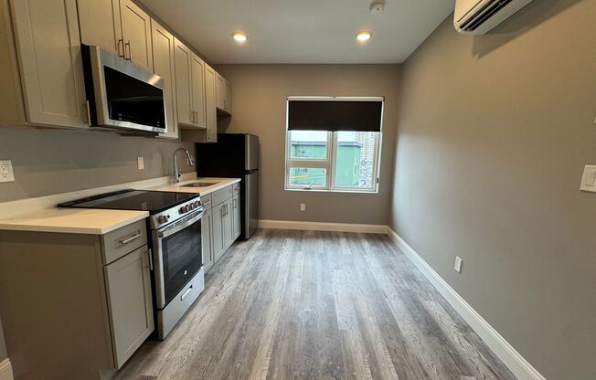1 bed, 1 bath, $2,100, Unit 405