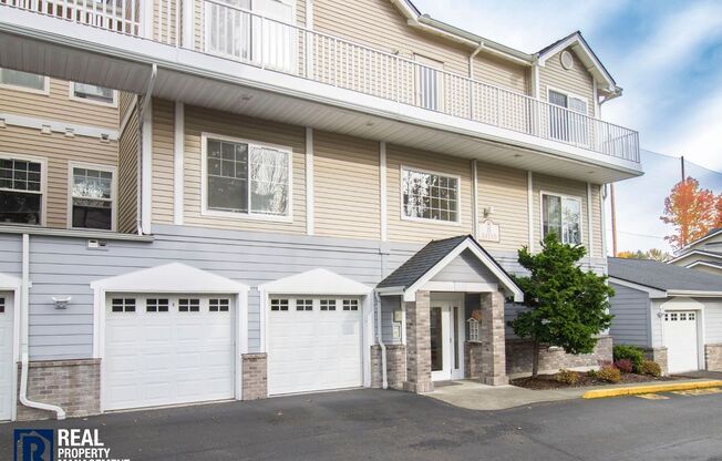 Beautiful 3 Bedroom Condo in Renton, WA!
