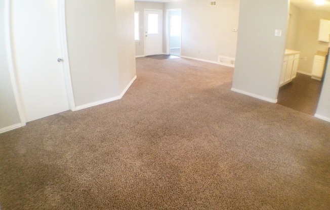 Charming 4 Bed Home In Garland!