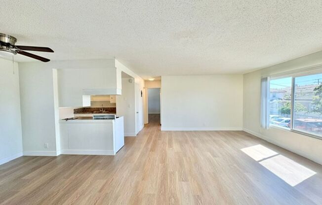 2 beds, 1 bath, 900 sqft, $2,350, Unit 4