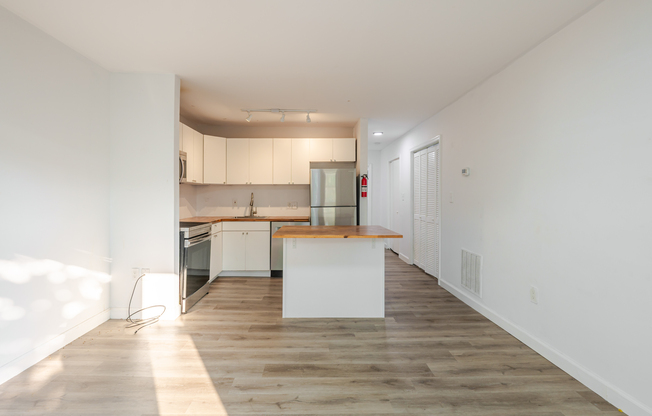 1208 16 ST NE