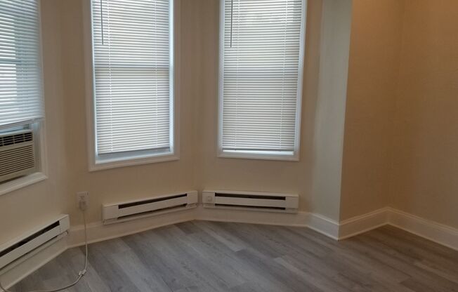 2 beds, 1 bath, 550 sqft, $825, Unit 2