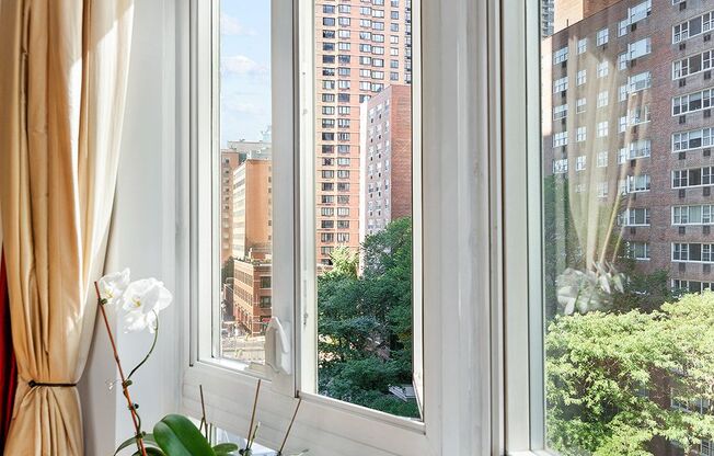 333 W 57 ST