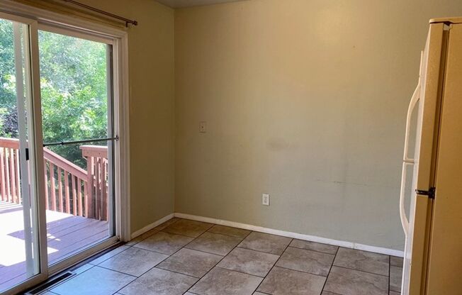 Great House With Huge Yard!