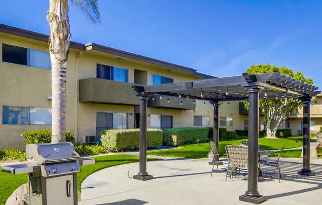 Cypress Park Apartments Lifestyle - Outdoor Lounge & BBQ