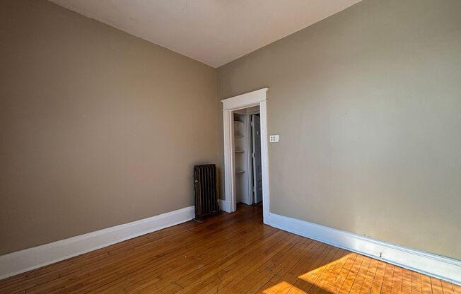 1 bed, 1 bath, 433 sqft, $899, Unit 18