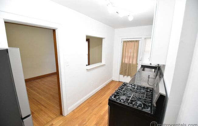 2 beds, 1 bath, 1,152 sqft, $1,495, Unit 1415 Northwest Blvd