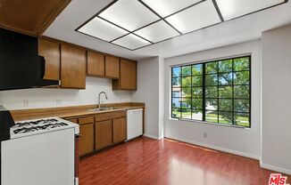 11127 LA MAIDA ST