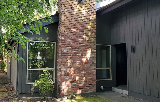 Gorgeous Renovated 3 Bed / 2 Bath Rambler Available with fully fenced yard