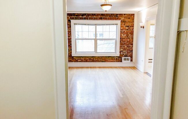 Studio, 1 bath, 425 sqft, $1,395, Unit 210