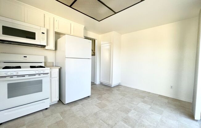 3 beds, 2 baths, $2,995, Unit A