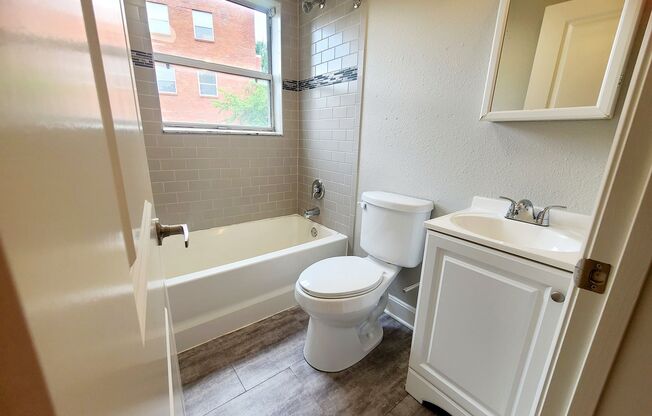 1 bed, 1 bath, 611 sqft, $1,150, Unit 4440-304