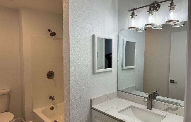 2 beds, 1 bath, 700 sqft, $1,795, Unit 19