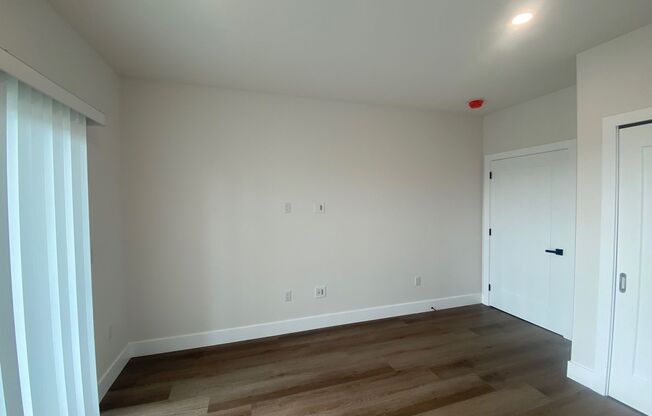 1 bed, 1 bath, 640 sqft, $2,400, Unit 200
