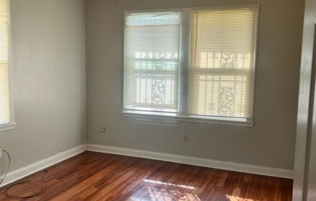 2 beds, 1 bath, $1,400