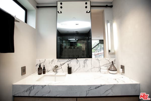 1307 N BEVERLY GLN BLVD