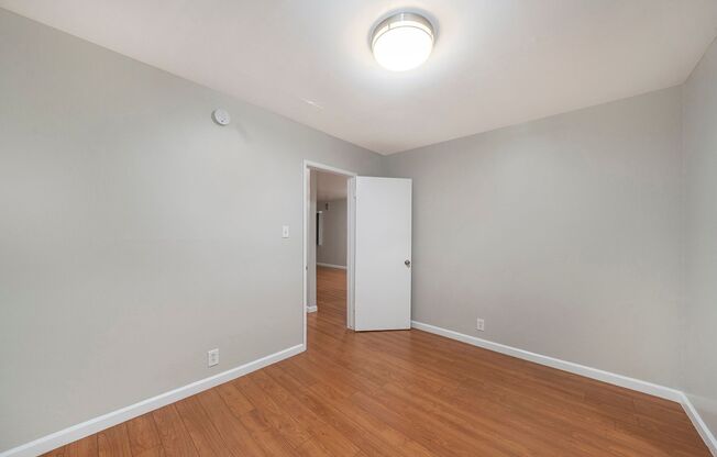 2 beds, 1 bath, $2,300, Unit Montecito Ave 137 - 201