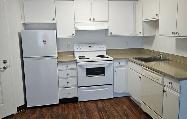 2 beds, 1 bath, 720 sqft, $1,895, Unit 325