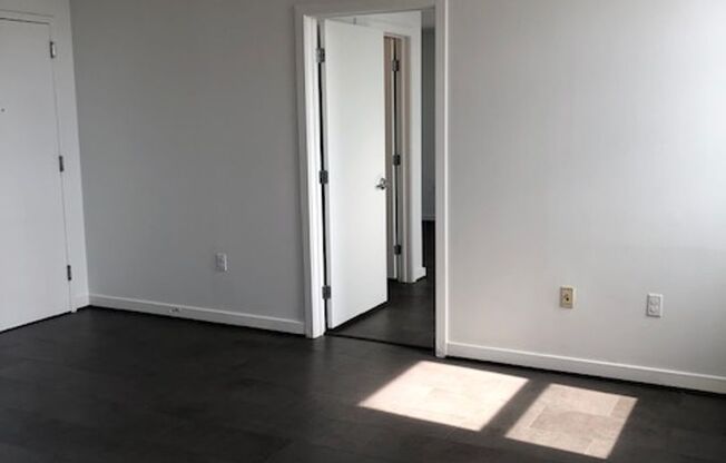 2 beds, 1 bath, $1,999, Unit 220