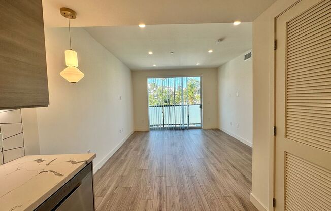 1 bed, 1 bath, 650 sqft, $3,250, Unit 401