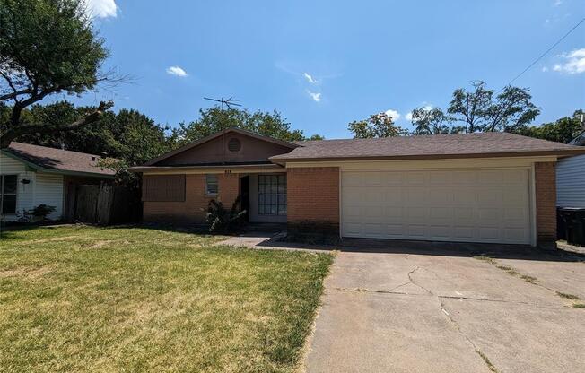 818 CALVIN DR