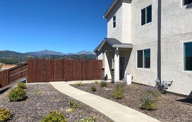 Holiday Move-In Special! $200 OFF 1st MONTH RENT!!