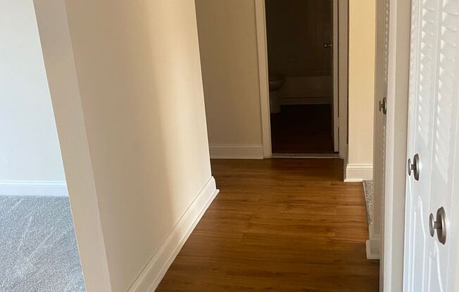 2 beds, 1 bath, 863 sqft, $1,900, Unit 5335 #3