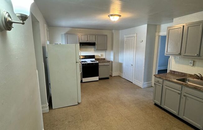 1 bed, 1 bath, 760 sqft, $1,100, Unit 3rd Floor