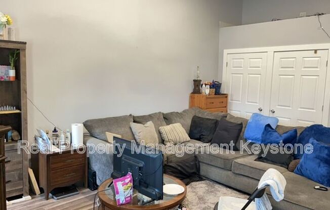 1245 CHARTIERS AVE