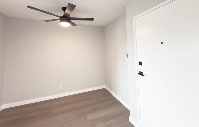 1400 Venice Blvd.- Modern Living in the Heart of Venice – Renovated 2 Bedroom Units